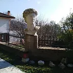 לינה וארוחת בוקר Diana *